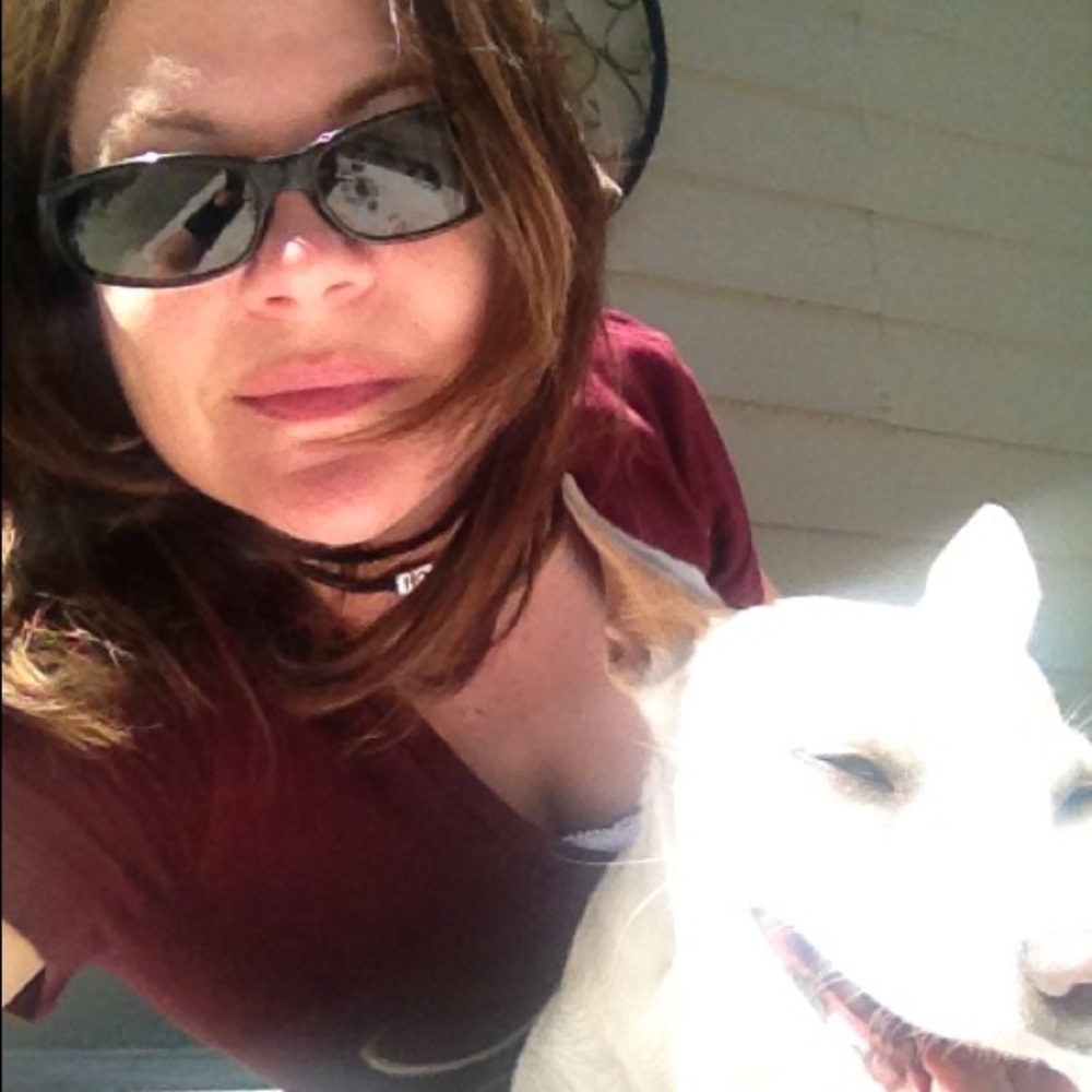 Meet your Posher, Nicole - Picture 5 of 5
